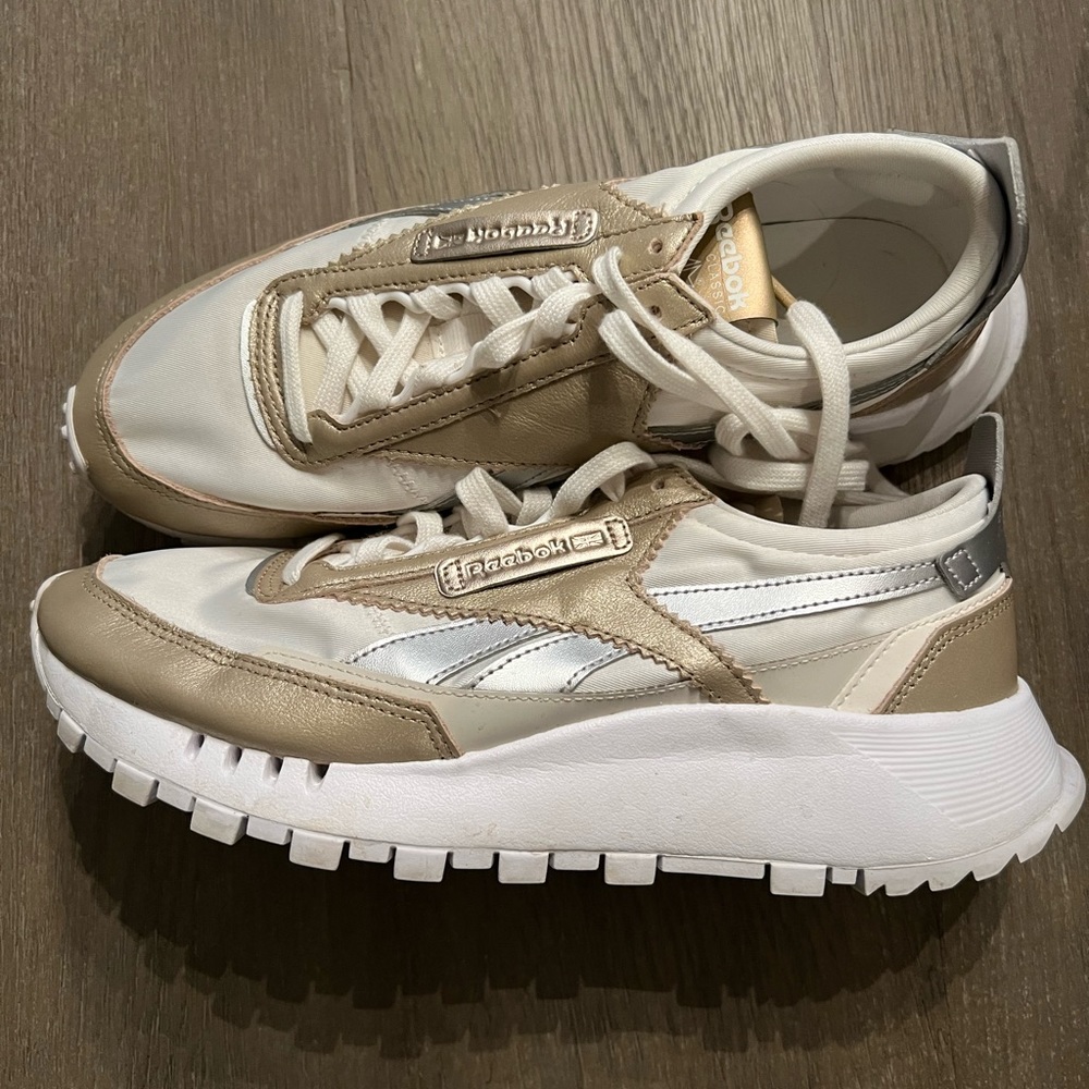 Womens Reebok sneakers-size 9.5